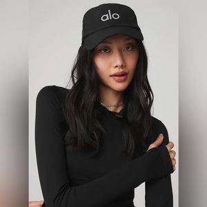NWT alo yoga hat in black